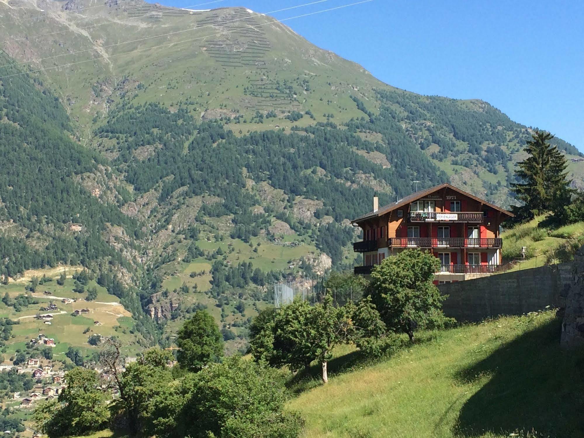 Gruppenhaus Rosy Hostel Grachen Exterior photo